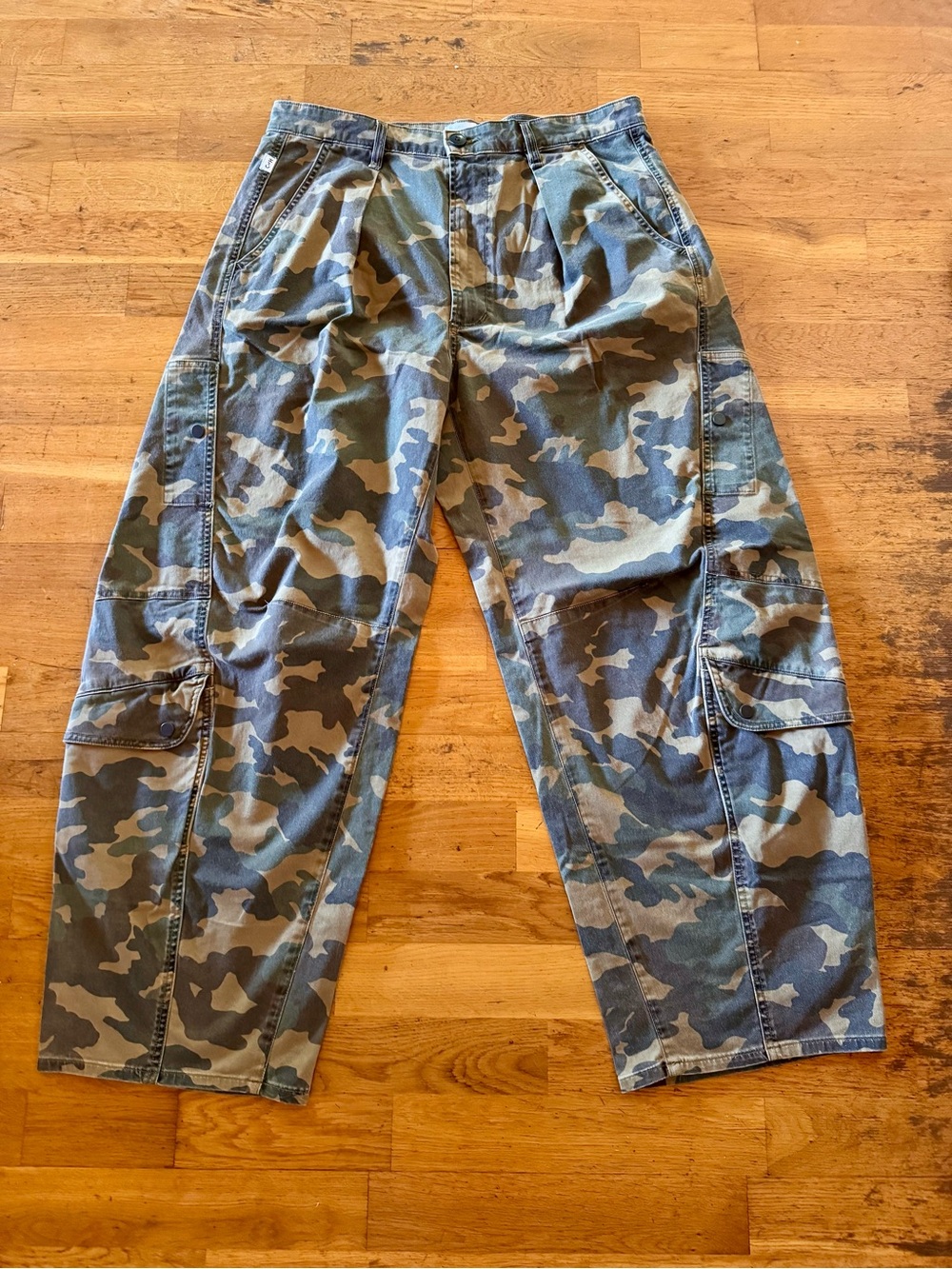 CITIZENS OF HUMANITY FLIGHT JEANS IN CAMO SIZE 31 NWT